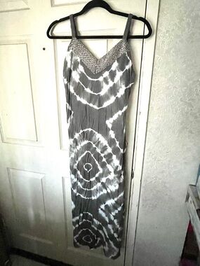 INC International Concepts Gray and White Tie-Dye Beaded V-Neck Maxi Dress SZ M
